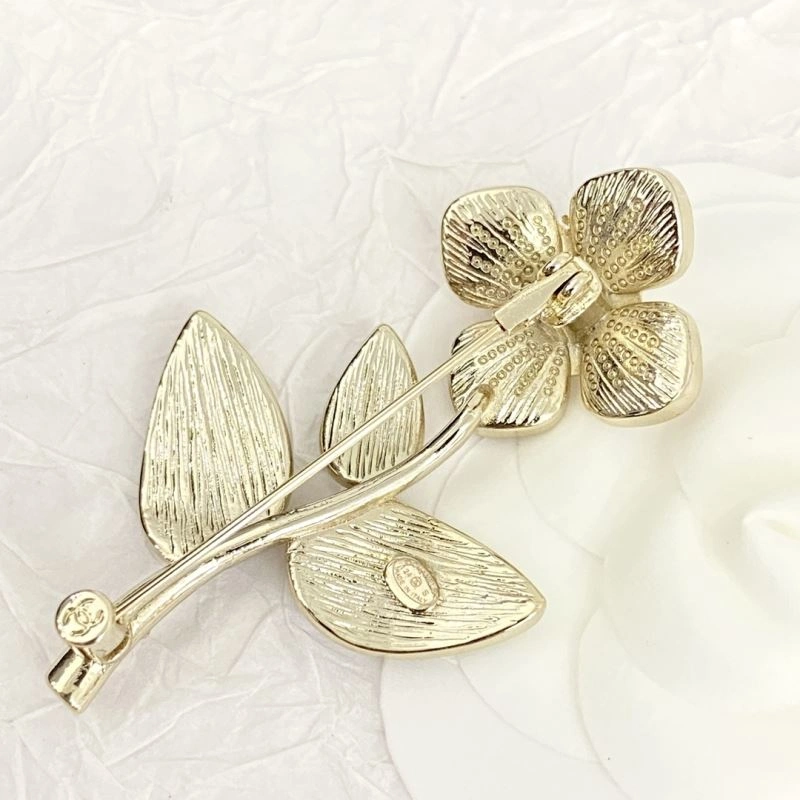 ModernLook Chanel Brooches 232347