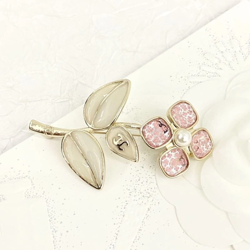 ModernLook Chanel Brooches 232347