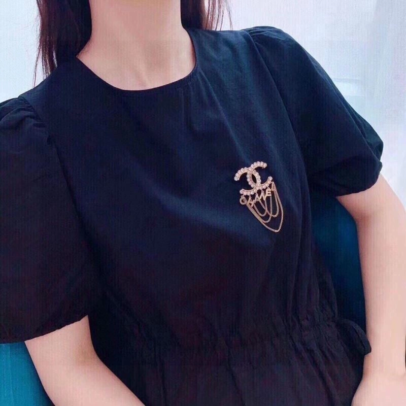 Chanel Brooches Comfortable 232405