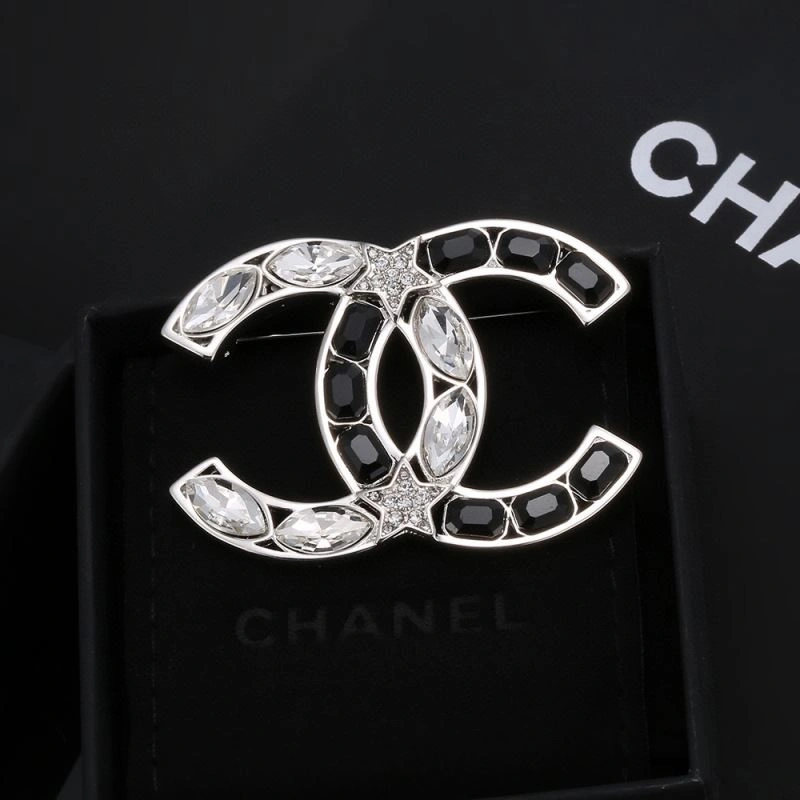 Snug Chanel Brooches 232340