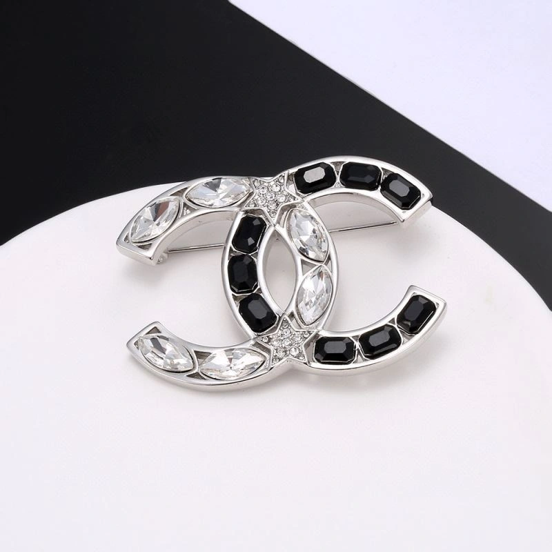 Snug Chanel Brooches 232340