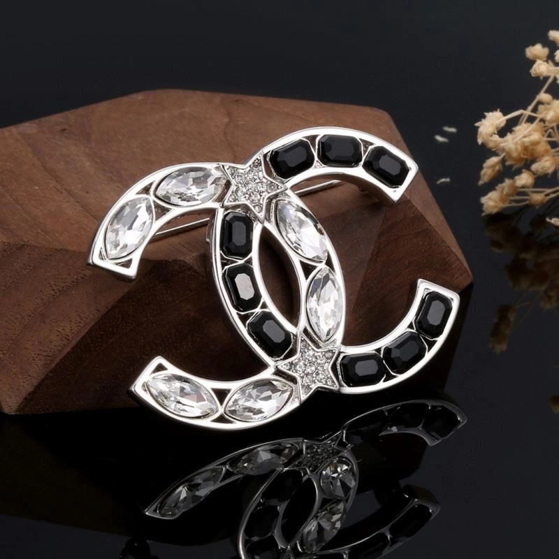 Snug Chanel Brooches 232340