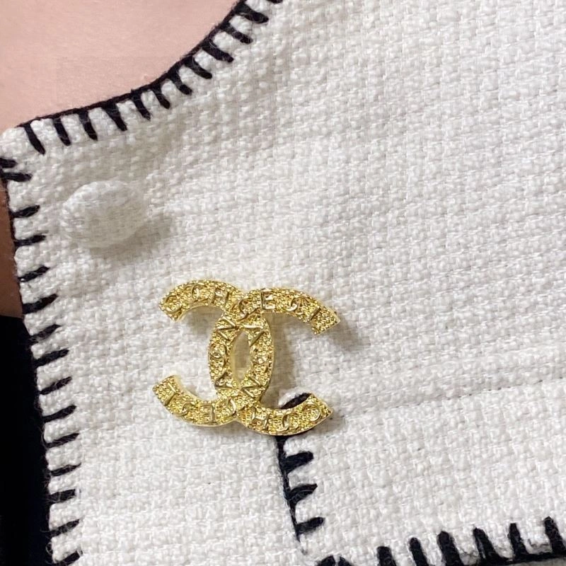 FashionForward Chanel Brooches 232397