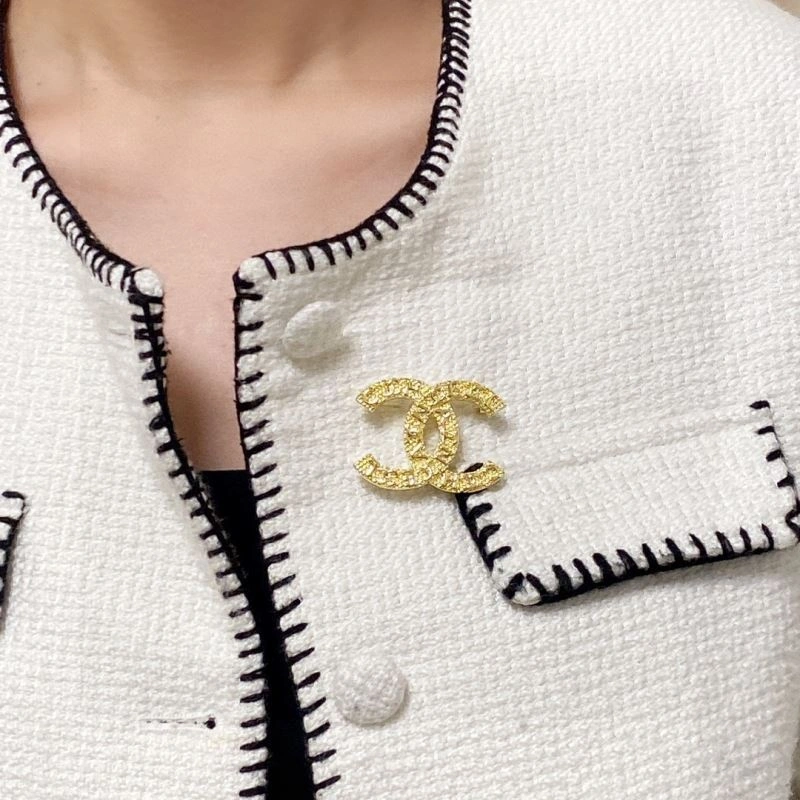 FashionForward Chanel Brooches 232397