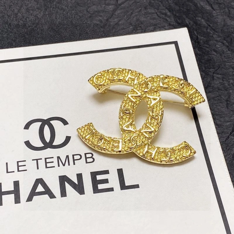FashionForward Chanel Brooches 232397