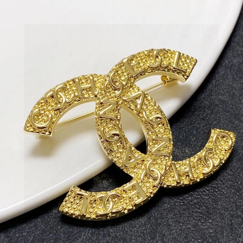 FashionForward Chanel Brooches 232397