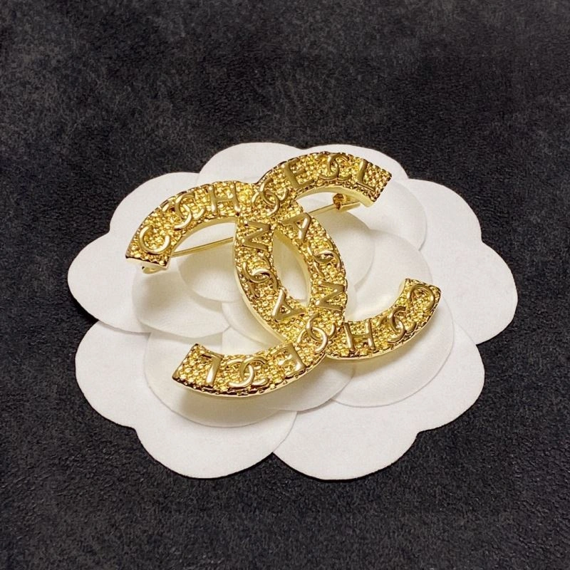FashionForward Chanel Brooches 232397