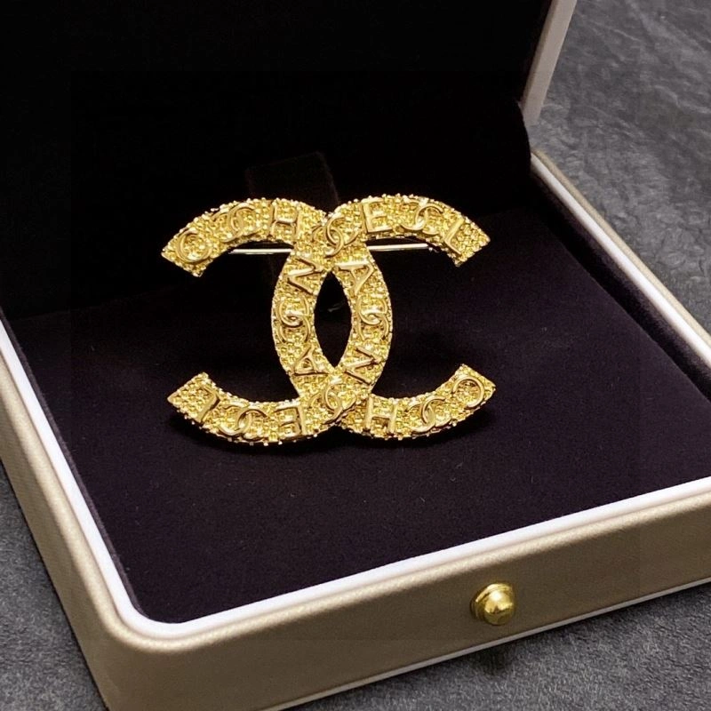 FashionForward Chanel Brooches 232397