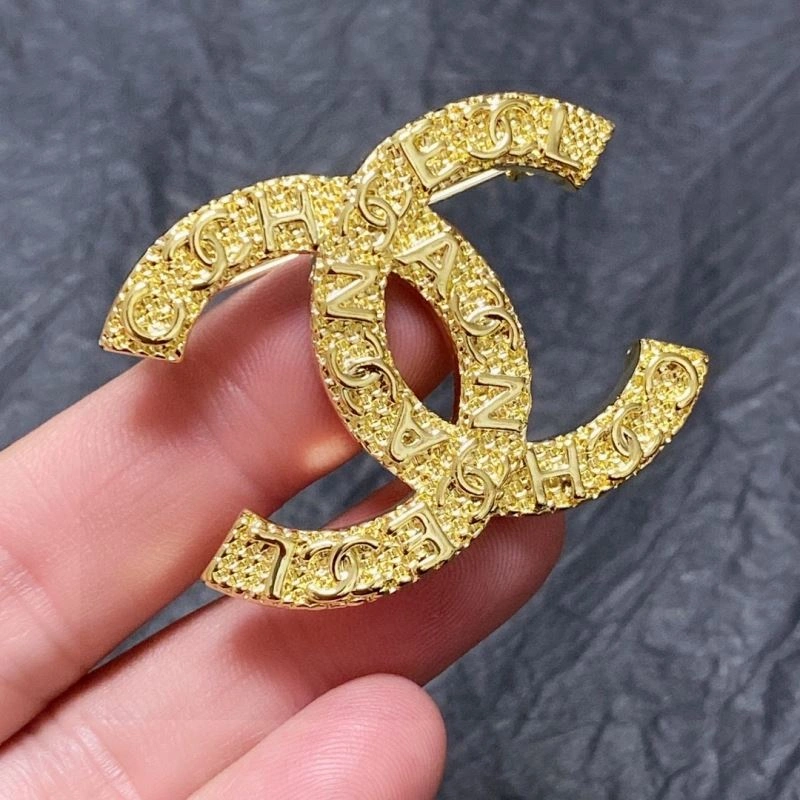 FashionForward Chanel Brooches 232397