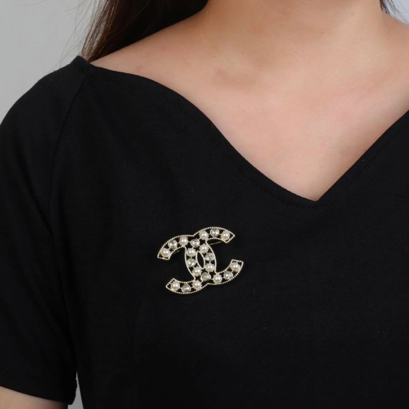 Chanel Brooches Bold 232348