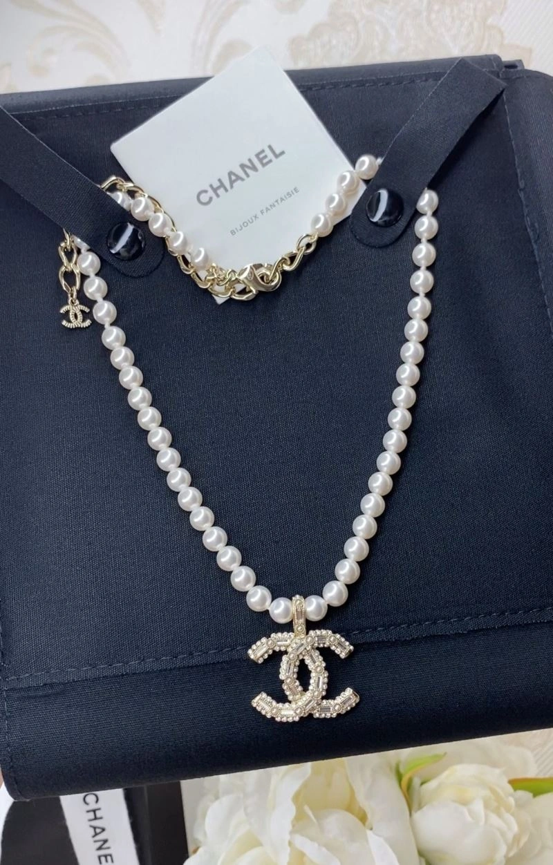 Chanel Brooches TechFriendly 232333