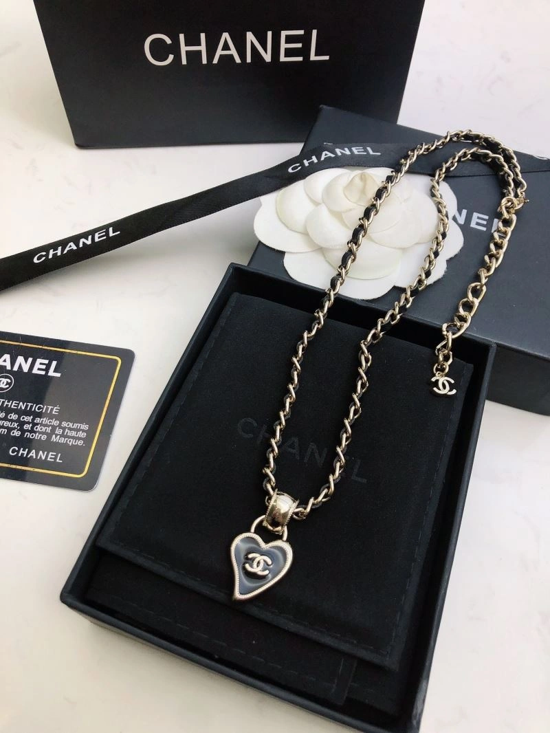 Chanel Brooches Vibrant 232331
