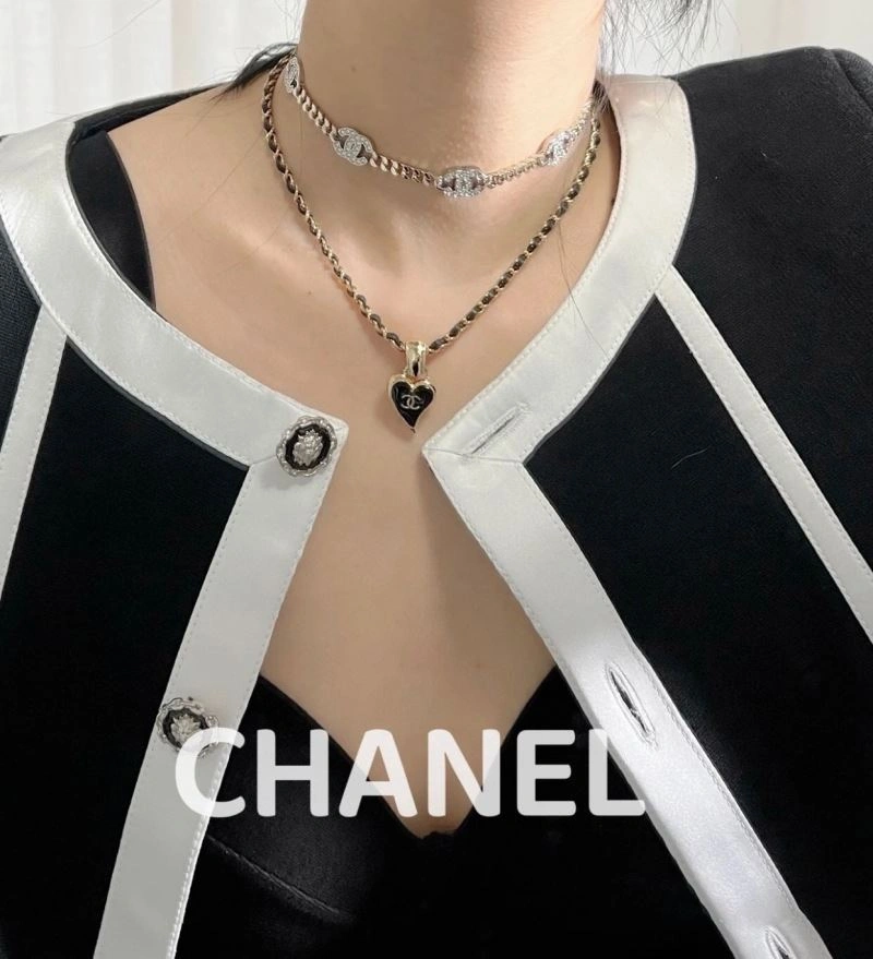 Chanel Brooches Vibrant 232331