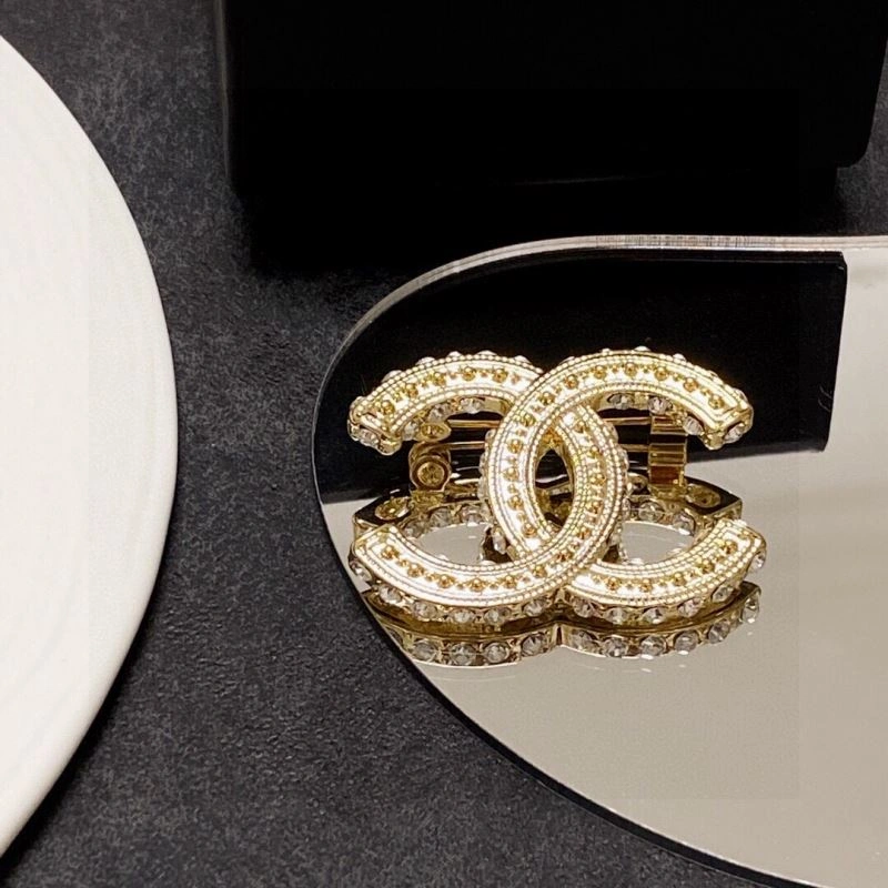 Soft Chanel Brooches 232327