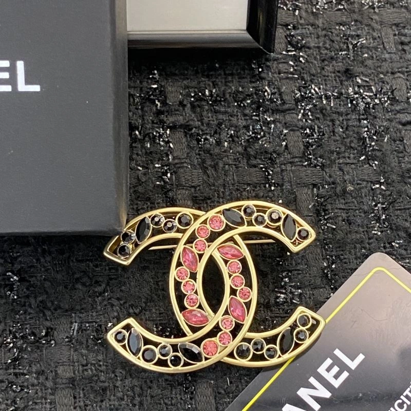 Comfortable Chanel Brooches 232320