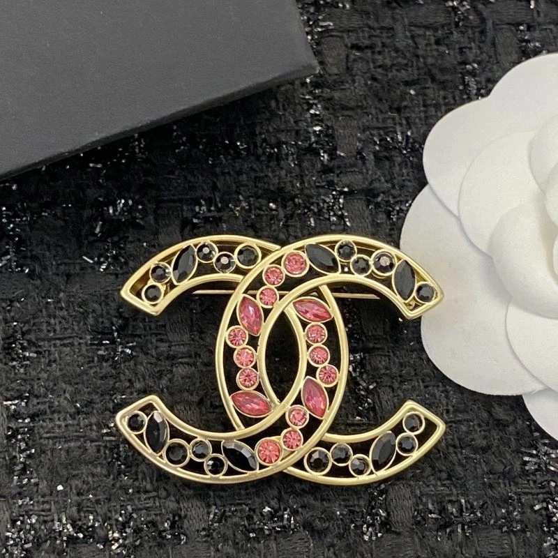 Comfortable Chanel Brooches 232320