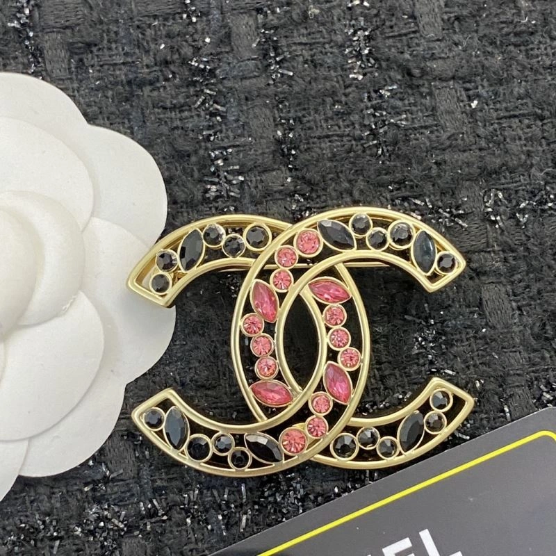 Comfortable Chanel Brooches 232320
