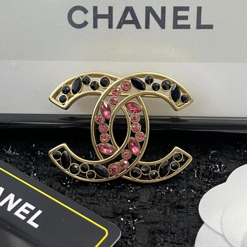 Comfortable Chanel Brooches 232320