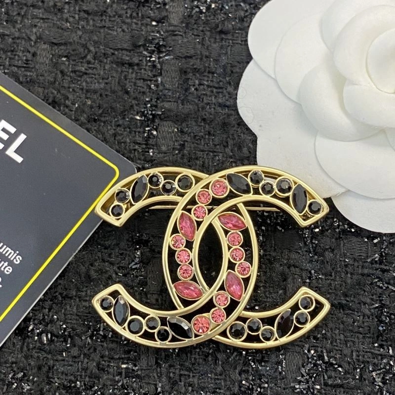Comfortable Chanel Brooches 232320