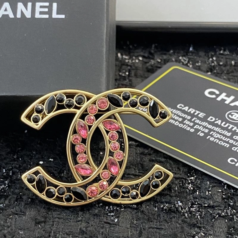Comfortable Chanel Brooches 232320