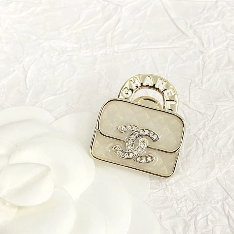 Comfortable Chanel Brooches 232307