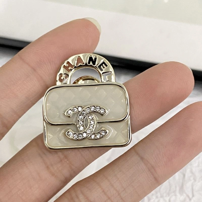 Comfortable Chanel Brooches 232307
