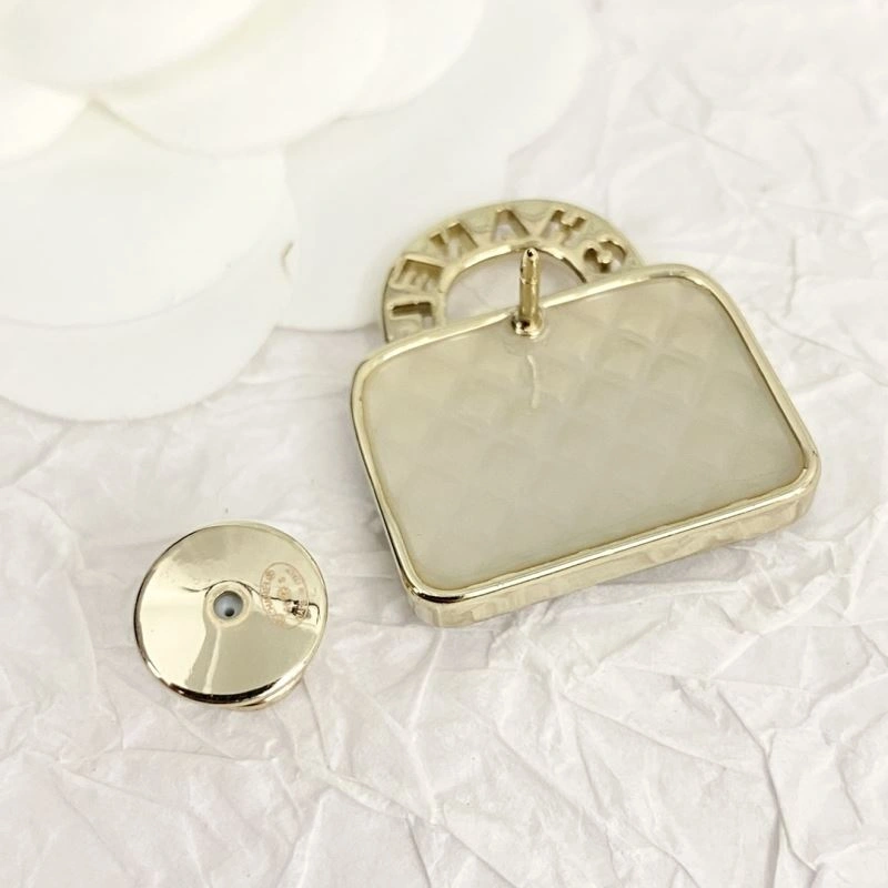 Comfortable Chanel Brooches 232307