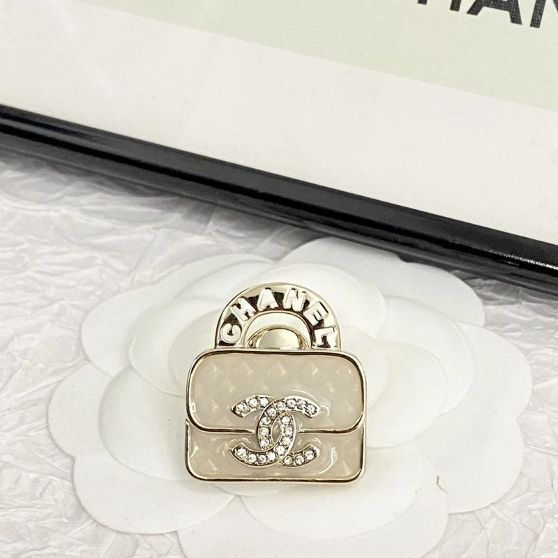 Comfortable Chanel Brooches 232307