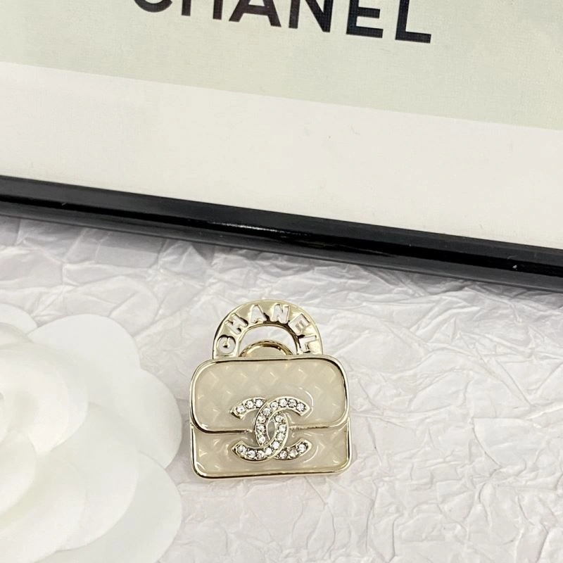 Comfortable Chanel Brooches 232307