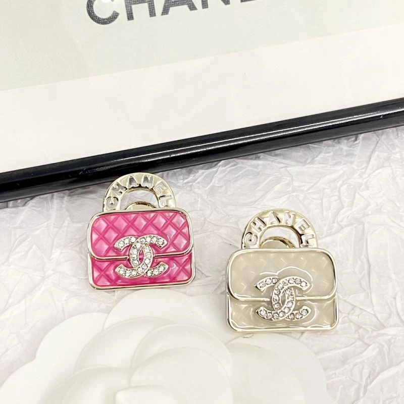 Comfortable Chanel Brooches 232307