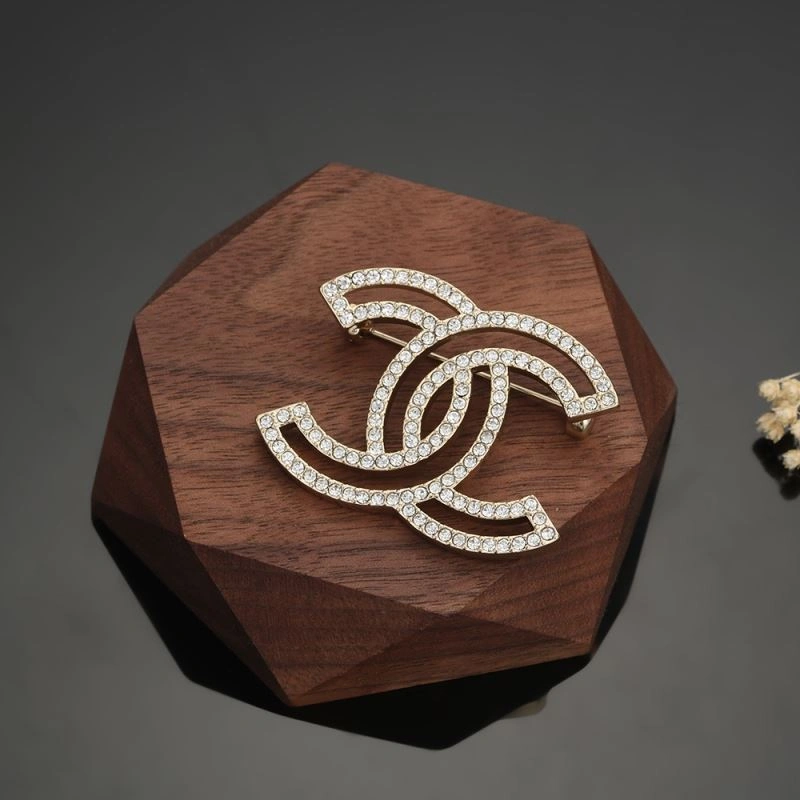 Attractive Chanel Brooches 232335