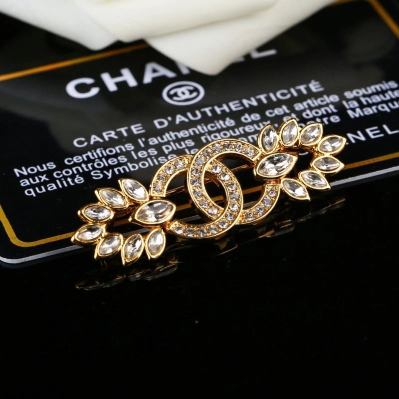 Neat Chanel Brooches 231928