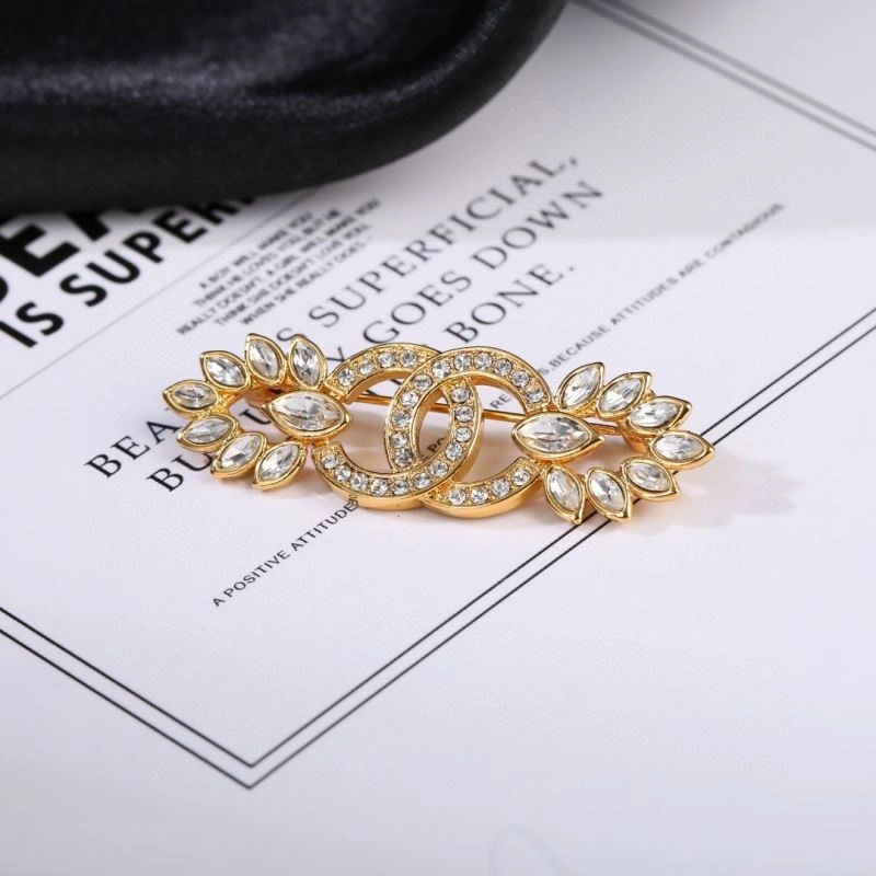 Neat Chanel Brooches 231928