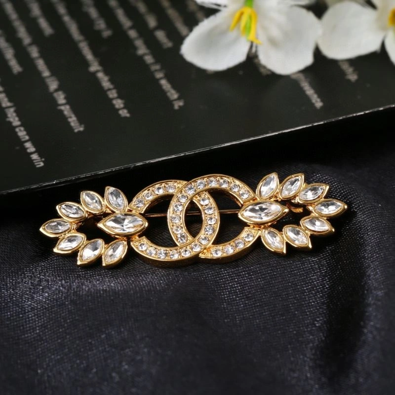 Neat Chanel Brooches 231928