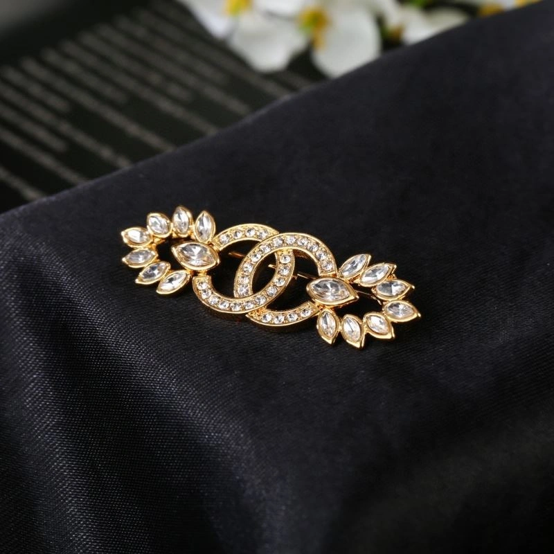 Neat Chanel Brooches 231928