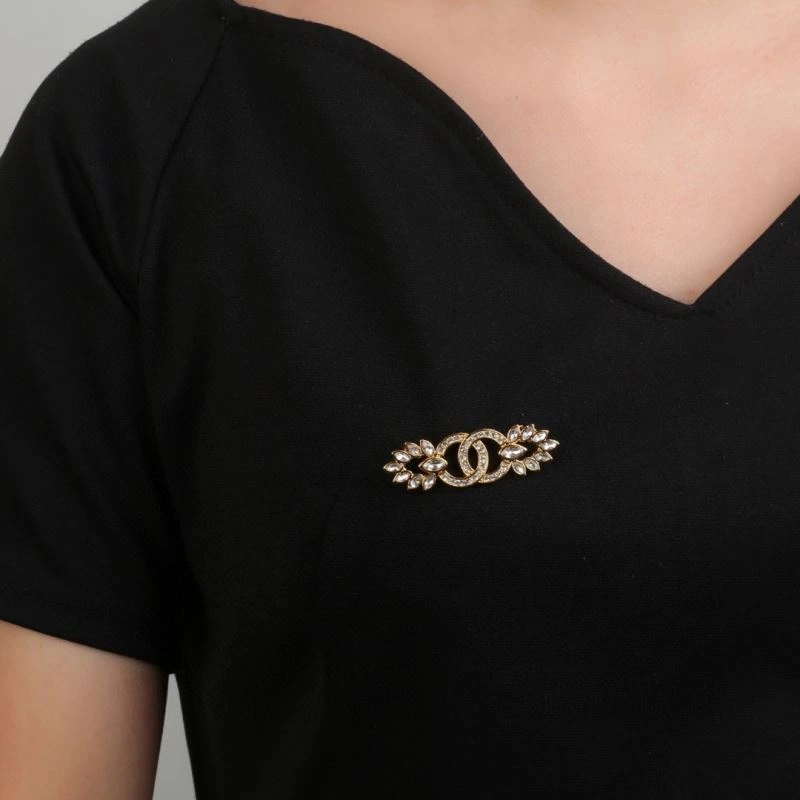 Neat Chanel Brooches 231928