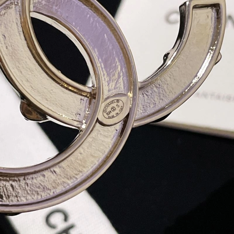 HighPerformance Chanel Brooches 231939