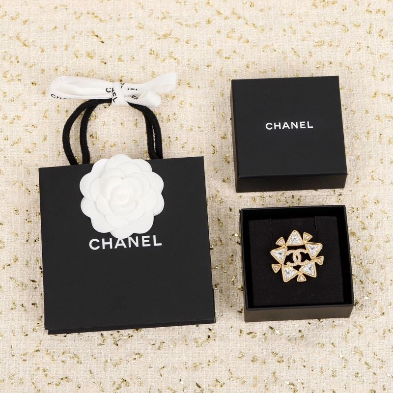 Affordable Chanel Brooches 231920
