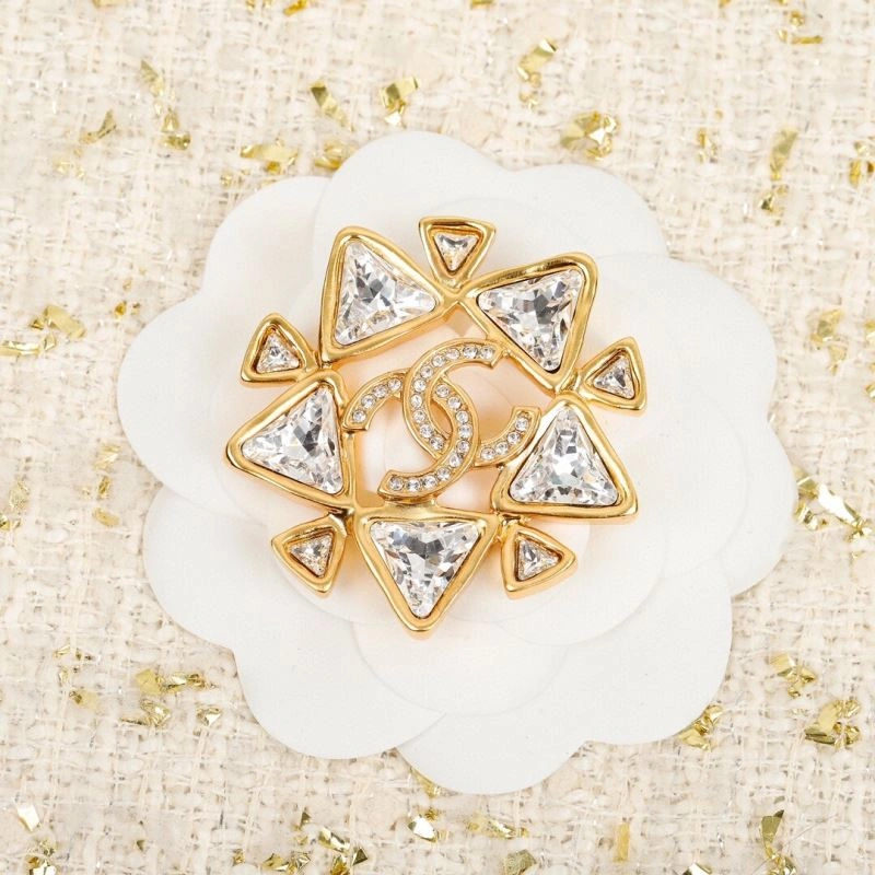 Affordable Chanel Brooches 231920