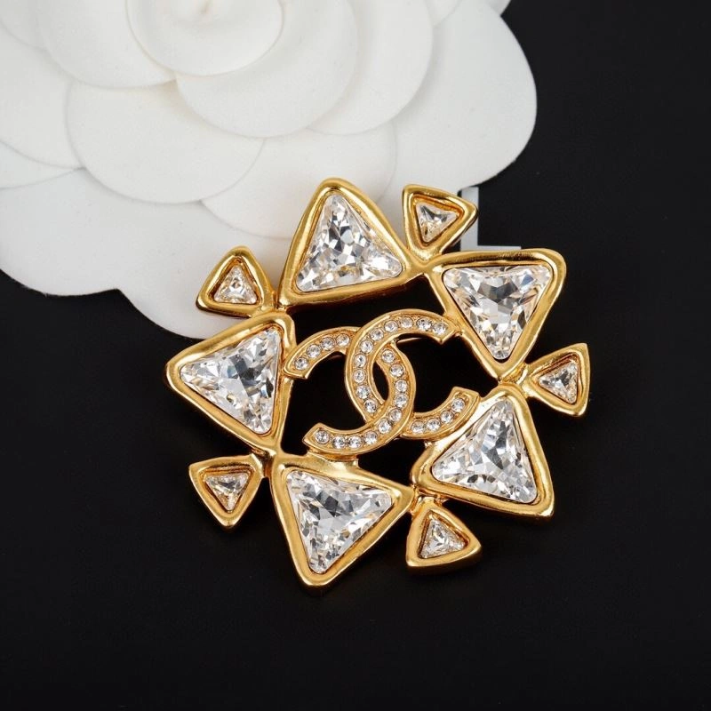 Affordable Chanel Brooches 231920