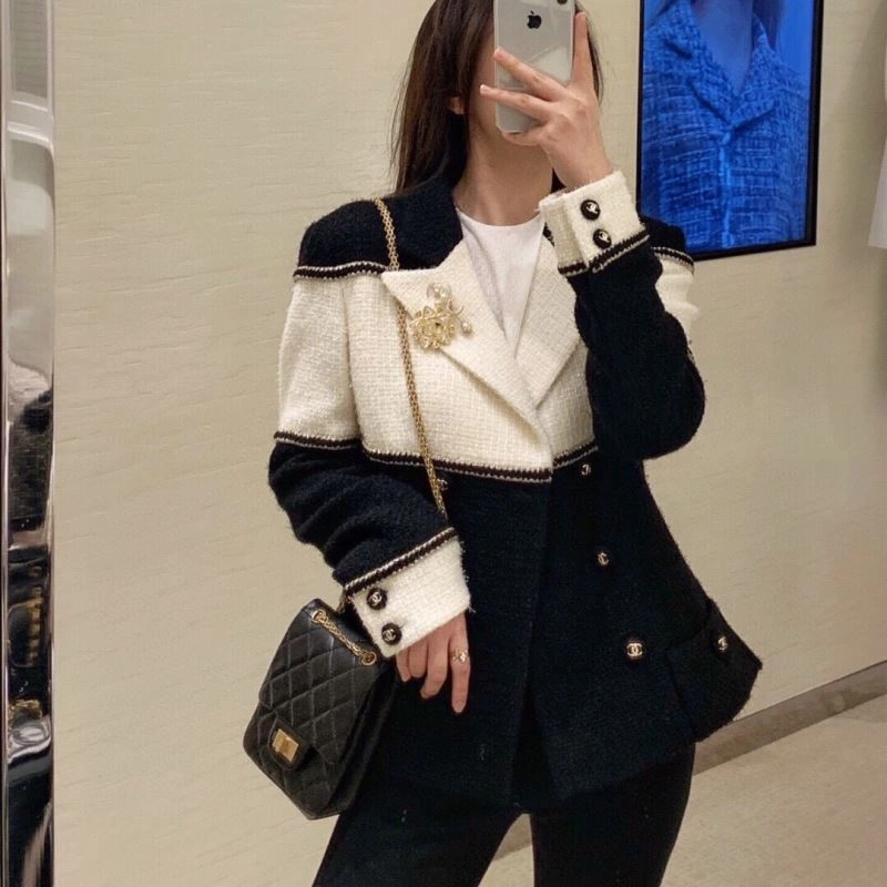 Affordable Chanel Brooches 231920