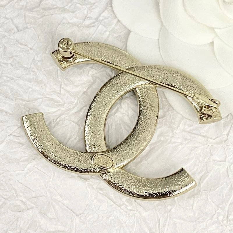 Chanel Brooches Snug 231911