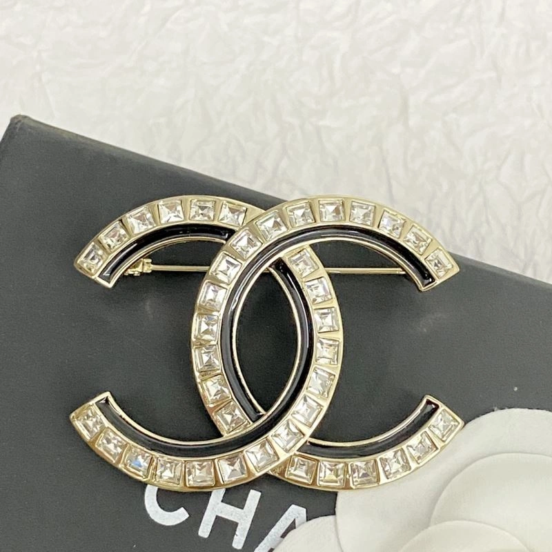Chanel Brooches Snug 231911