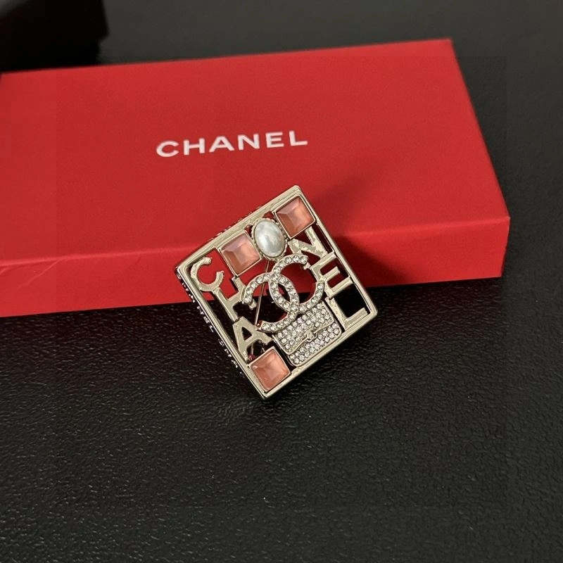 UrbanChic Chanel Brooches 231952