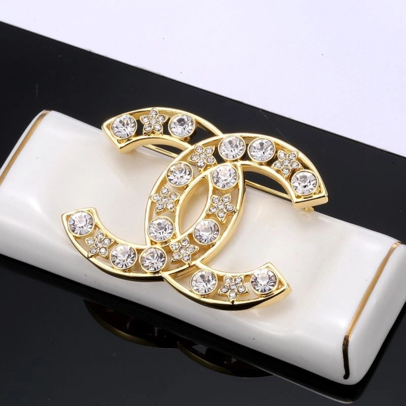 Chanel Brooches Affordable 231909
