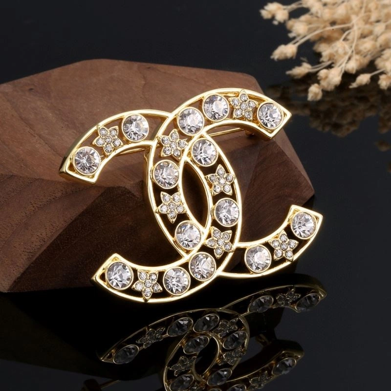 Chanel Brooches Affordable 231909
