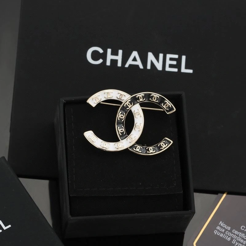 Packable Chanel Brooches 231942