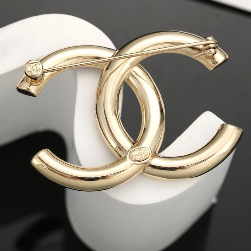 Packable Chanel Brooches 231942