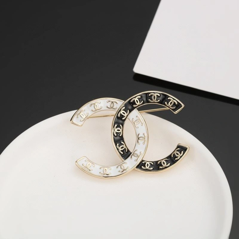Packable Chanel Brooches 231942