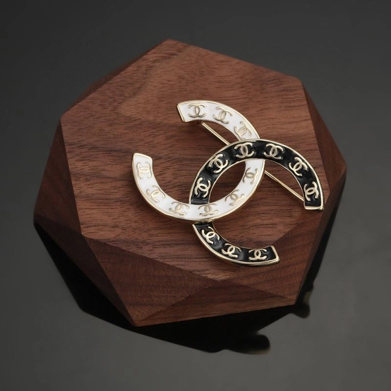 Packable Chanel Brooches 231942